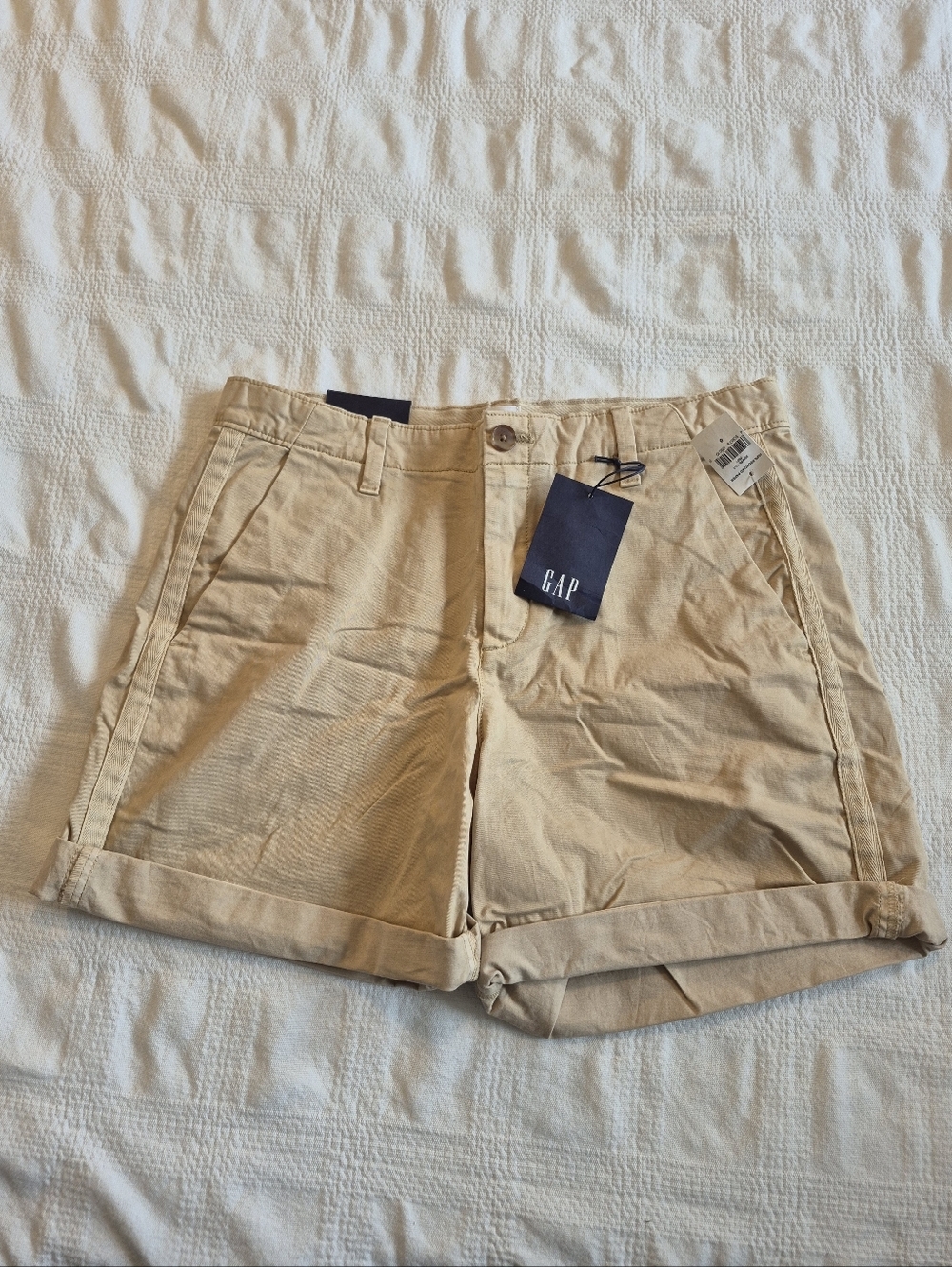 Gap women's size 6 Chino girlfriend shorts Tan, mid rise NWT